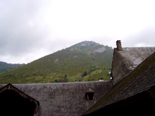Eglise Saint Jean-Baptiste de Campan, vue de la cour intérieur