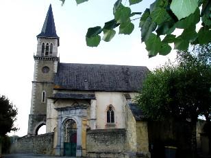 Eglise Saint Saturnin de Pouzac avec son portail Renaissance de grande qualité achevé en 1563